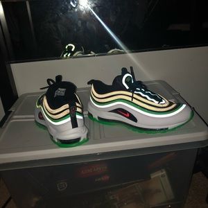 Nike airmaxes men’s size 11